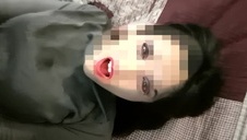 seks z silikonowymi arabkami w salonie