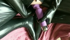 gumowa ręka w dupie