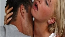 zlał jej buzie lepką mazią