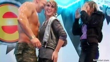 uwodzi dużo młodszego