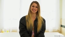 cycata laska zapisała się na jogę