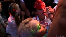 różowe wibro w cipkę i palec w dupkę