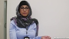 trzech kolesi zapina młodą zdzirkę