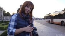 czerwona bielizna młodej suczki