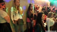 gładka muszelka i palcówka na fotelu