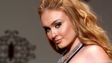 ostre lesbijki na skórzanej kanapie