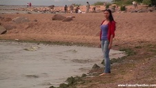 fajna lalunia ma między piersiami kutasa