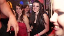 analna dziunia rozkłada nogi na jego fiucie