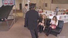 kocica ma ochotę nie tylko na pizzę ale i na młodą piczkę