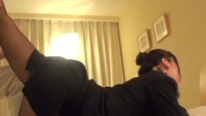 każą lizać mu swoje brudne cipy i okładają go pejczem