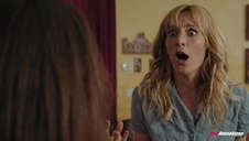 sterczące cyce pięknej brunetki