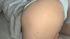 młoda lesba zabawia się ze starszą suczką