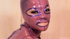 lesba rozkłada nogi a ona masuje jej cipsko