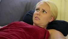 gorąca mamuśka robi ciepłego loda