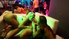 seksik ze zgrabną blondyneczką