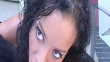 młoda lubi świecić sowim gołym tyłkiem