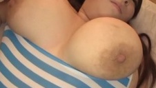 cieszy się jak głupia