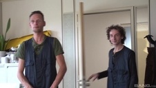 biała z dwoma czarnymi