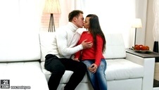 blondyna w dziecięcych majteczkach