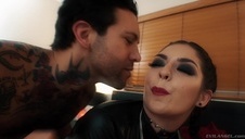 ona ma bardzo ładną dupcię