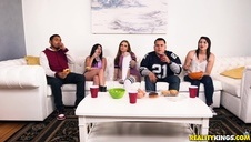 ostra zawodniczka lubi ciągnąć jego sterczącego druta