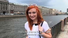 pięknie liże jąderka na tylnym siedzeniu