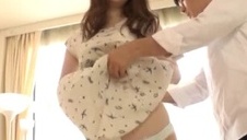 wysmarował jej plecki i duże silikony