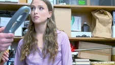 posuwa małolatę która mogłaby być jego córką