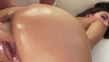 ta laska uwielbia seks analny