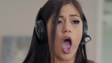 w salonie zdarzył się ich pierwszy raz