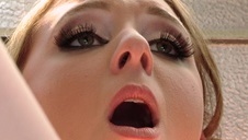 napalona włoszka poznała w hotelu faceta i zaprosiła go na gorącego szampana