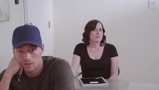 analny seksik na kanapie z blond niunią