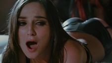 piękna blondynka wypięła muu dupcię