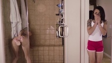 dwie seksowne kocice zabierają się za kuśkę