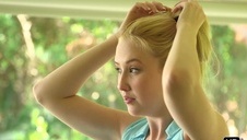 fajne dziewczyny świrują podczas kąpieli