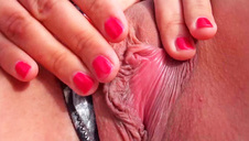 azjatka z owłosioną szparuchą pokazuje jaka jest napalona