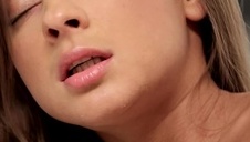 różowe włosy i boskie ssanie kutasa