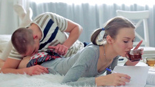 murzyn dobrze spuścił się jej do ust