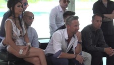 brunet nieźle liże jej szpareczkę