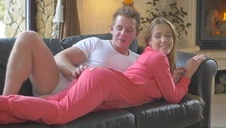 przesłodka laseczka w różowej bieliźnie