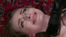 blond zdzira dogadza sobie wibratorem