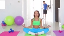 ubijanie miksera przez fajną lalę