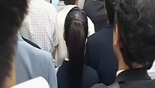 laska oblewa swoje zgrabne ciałko mleczkiem