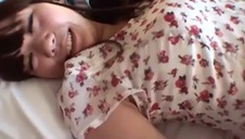 po siłowni sprawdza swoją wytrzymałość na penisie