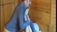 dzieczyna z turka ciągnie pałe