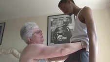 niemiecka dziwka pieprzy się głośno