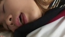 czarnowłosa babka bosko liże jąderka