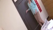 wydymał masturbującą się czekoladkę