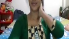 smukła ostra bruneta żyleta