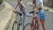 ruda matka ciągnie dwie pały